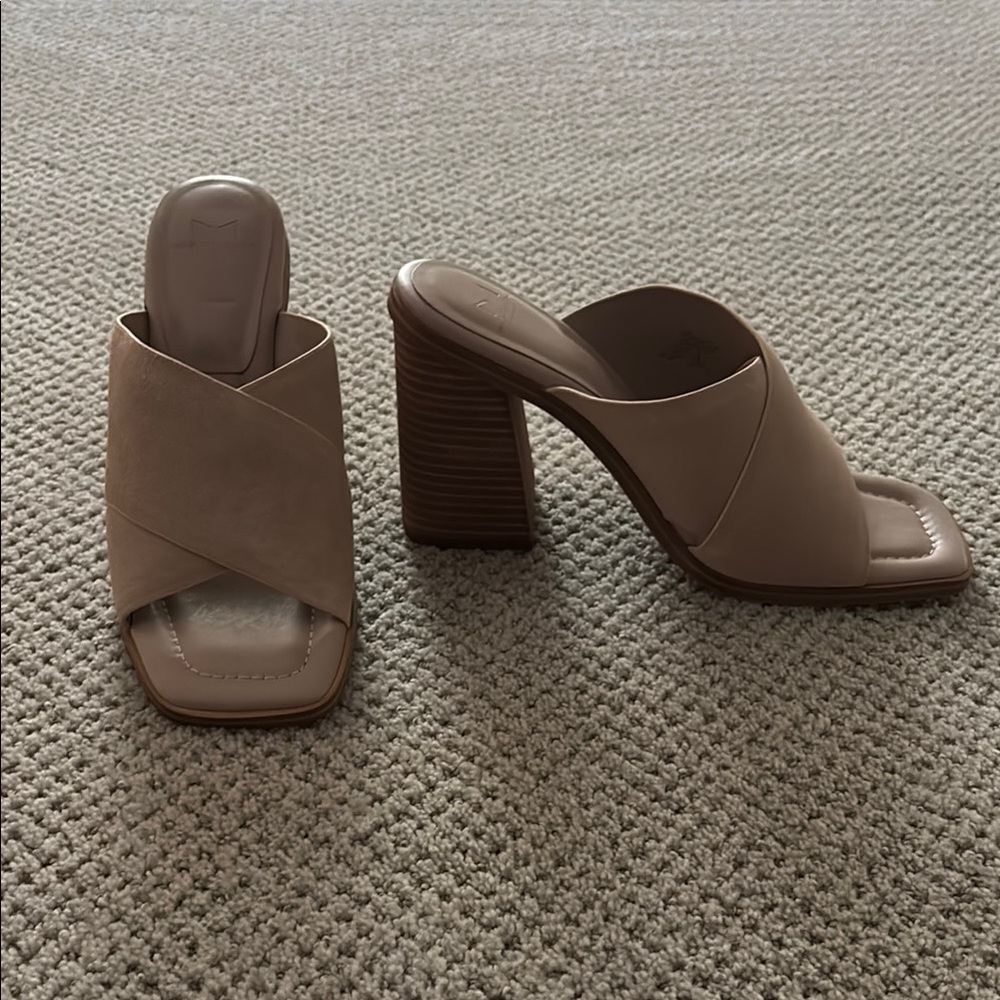 New cross suede block heel sandal